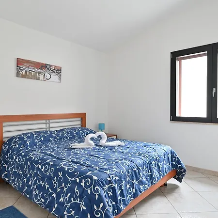 Casa Per Piu Famiglie * Бари-Сардо