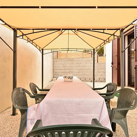 Casa Per Piu Famiglie * Бари-Сардо